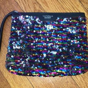 Must Go‼️ NWOT Victoria’s Secret Sequin makeupbag. Read Description 👇